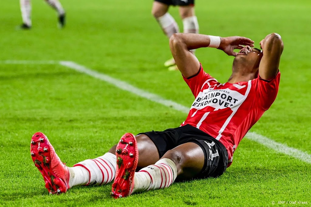 PSV verliest van AS Monaco en ziet Gakpo en Madueke uitvallen