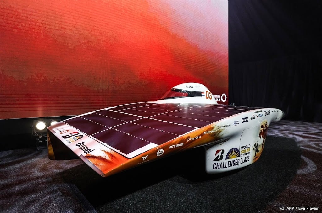 Nederlandse zonneauto's beginnen aan race door Australië