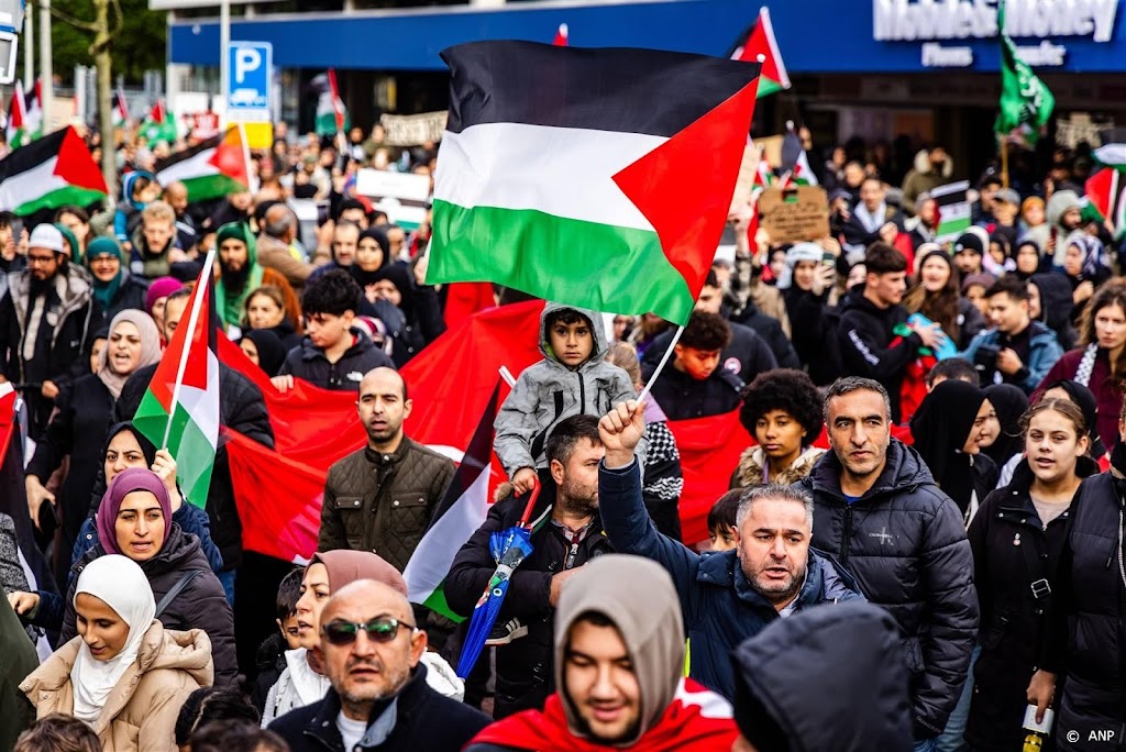 Honderden betuigen in Den Haag steun aan Palestijnen 