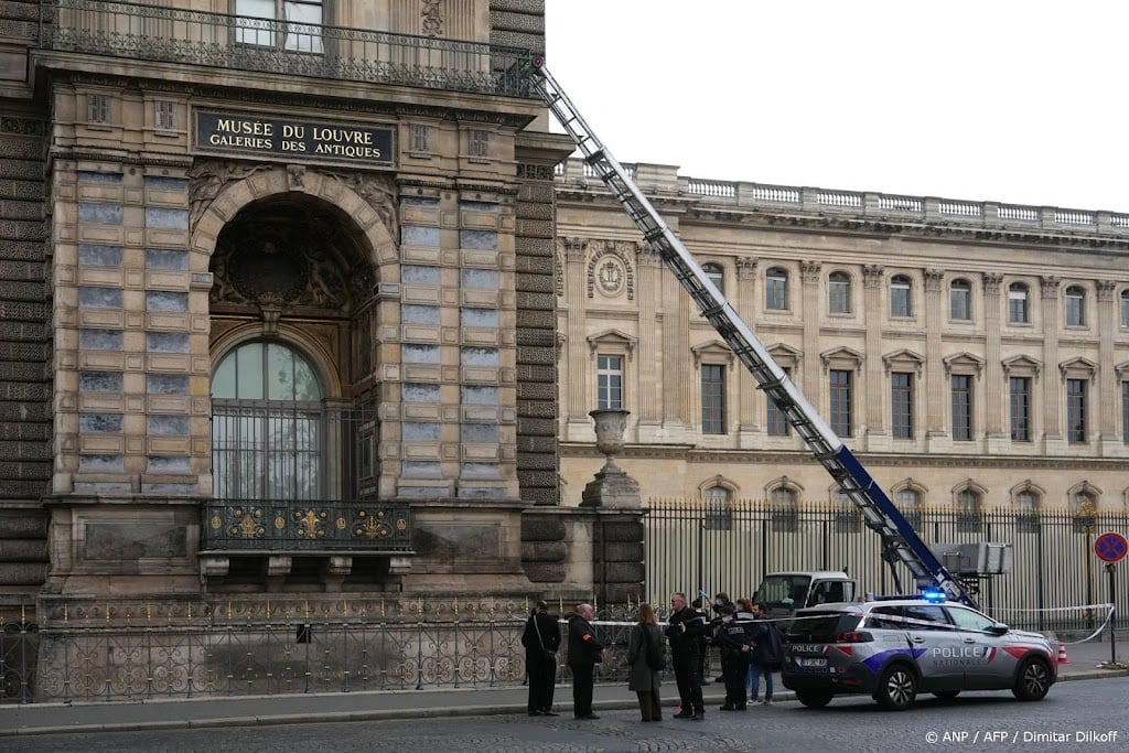 Gestolen juwelen Louvre waren volgens aanklager 88 miljoen waard