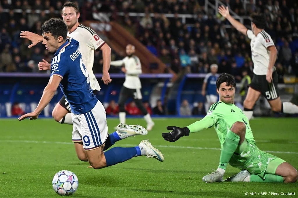 Ruime nederlaag ManUnited tegen Como bij rentree De Ligt