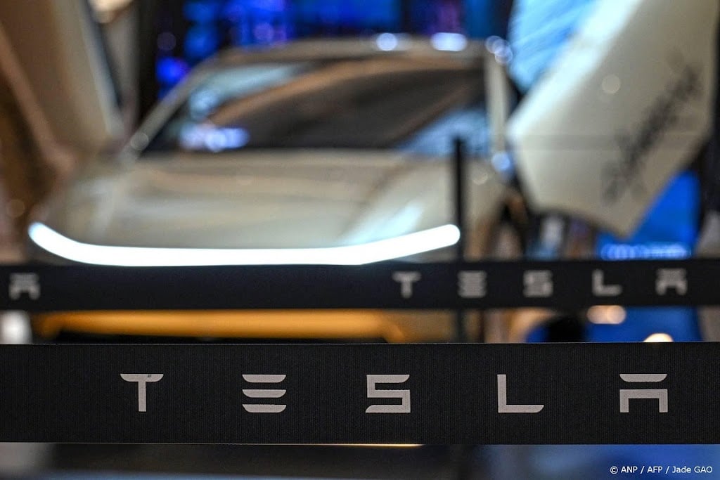 Tesla ziet winst fors zakken, maar verrast markt positief