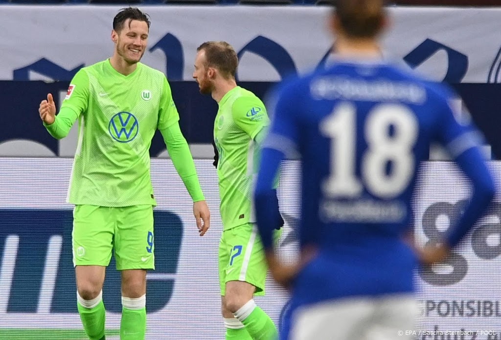 Weghorst helpt Wolfsburg aan zege bij Schalke