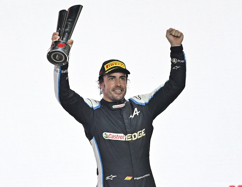 Alonso na zeven jaar 'eindelijk' weer eens op podium Formule 1