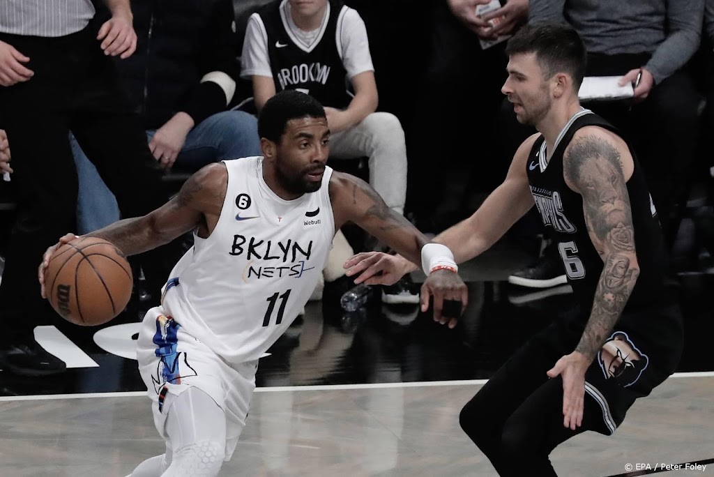 Irving viert terugkeer na schorsing met winst voor Nets in NBA 