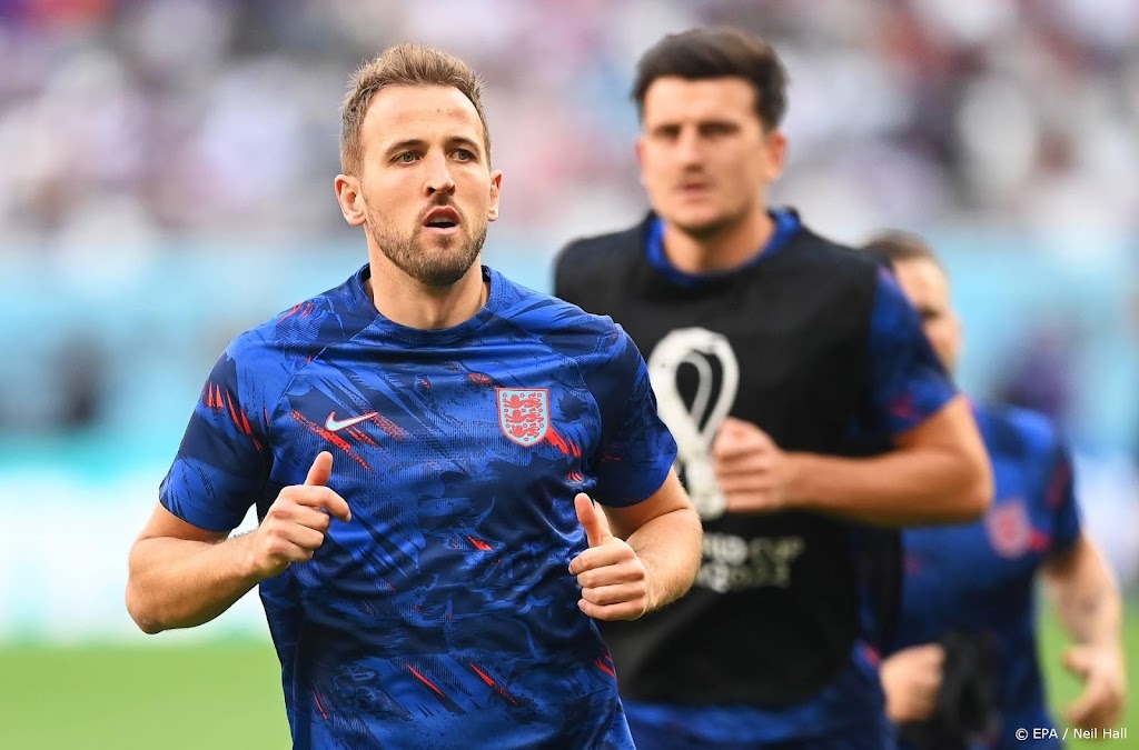Engelse voetballers knielen voor aanvang van WK-duel met Iran