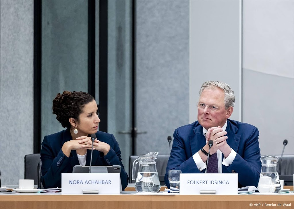 Topambtenaren uiten intern zorgen over verruwing en polarisatie