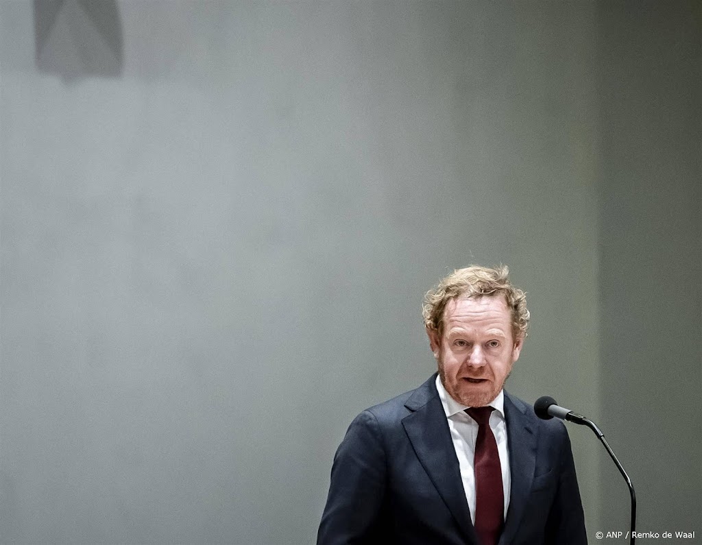 Minister Van Weel: politie is de dupe bij gepolariseerd debat