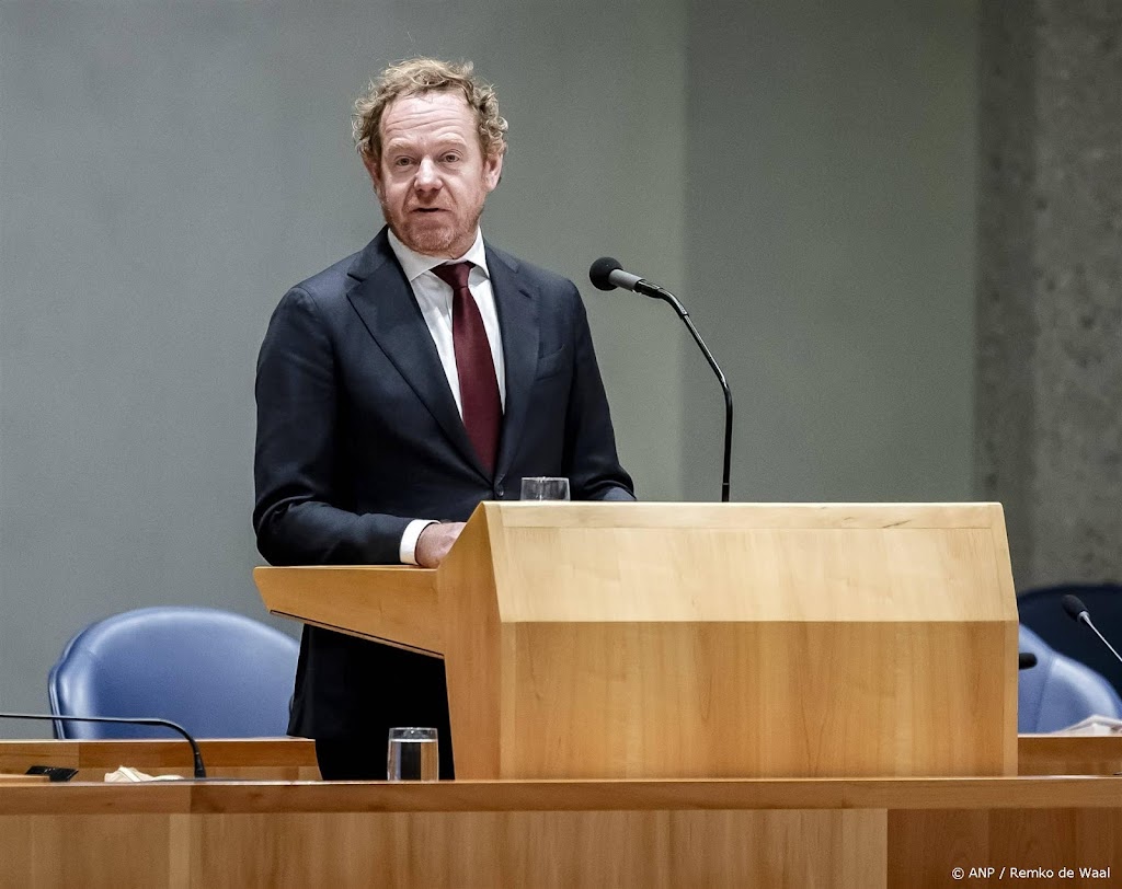 Justitieminister wil enkele bezuinigingen op subsidies uitstellen