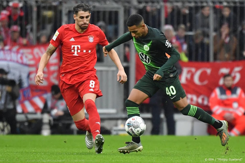 Spaanse voetballer Javi Martinez met fikse blessure op vakantie