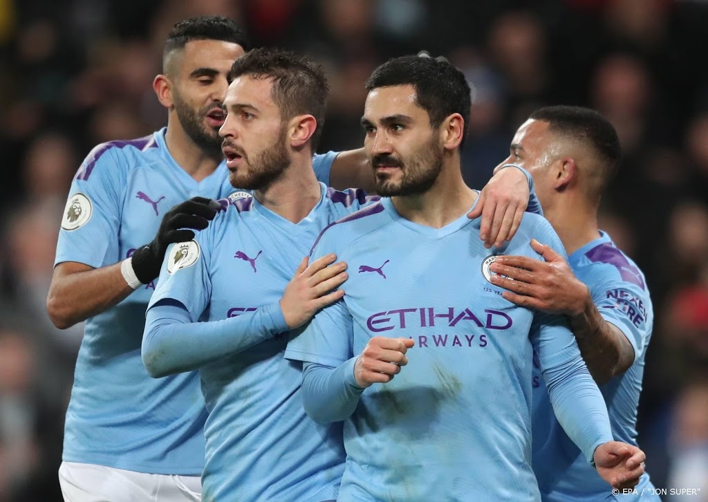 Manchester City klopt Leicester en verkleint achterstand tot punt