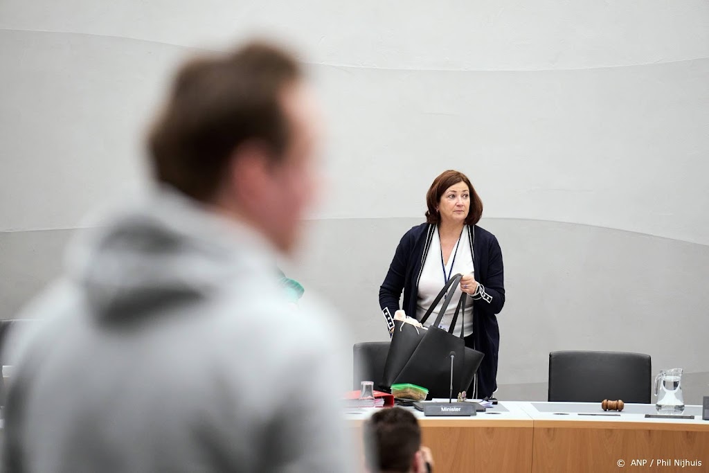 Deel Kamer verlaat debat uit ongenoegen met minister Helder