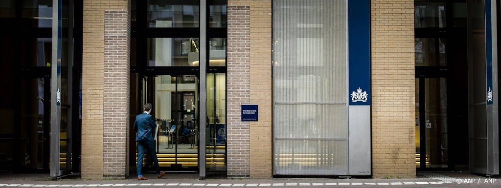 Een op zeven ambtenaren overweegt te stoppen om werkdruk