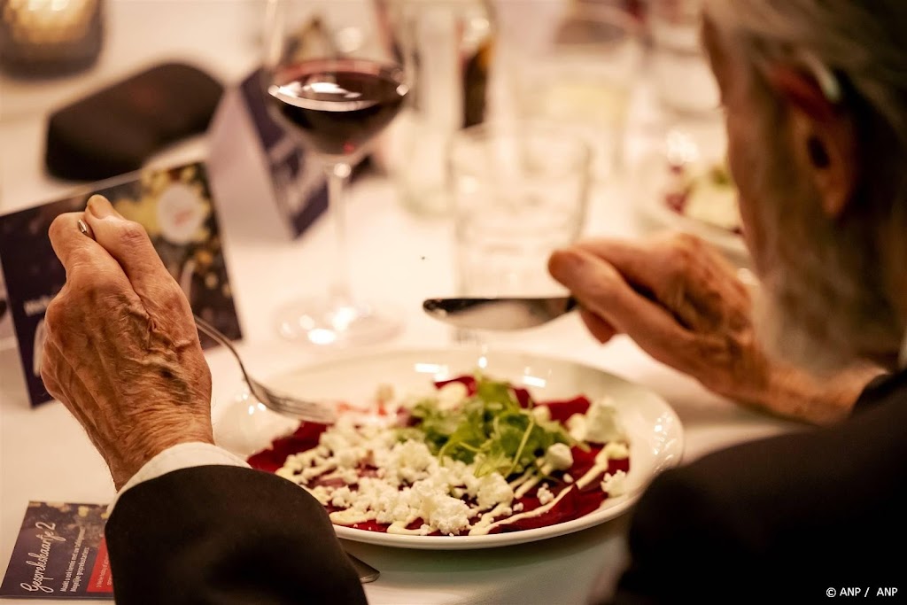 Onderzoek: Fransen bezuinigen op kerstdiner door gestegen prijzen