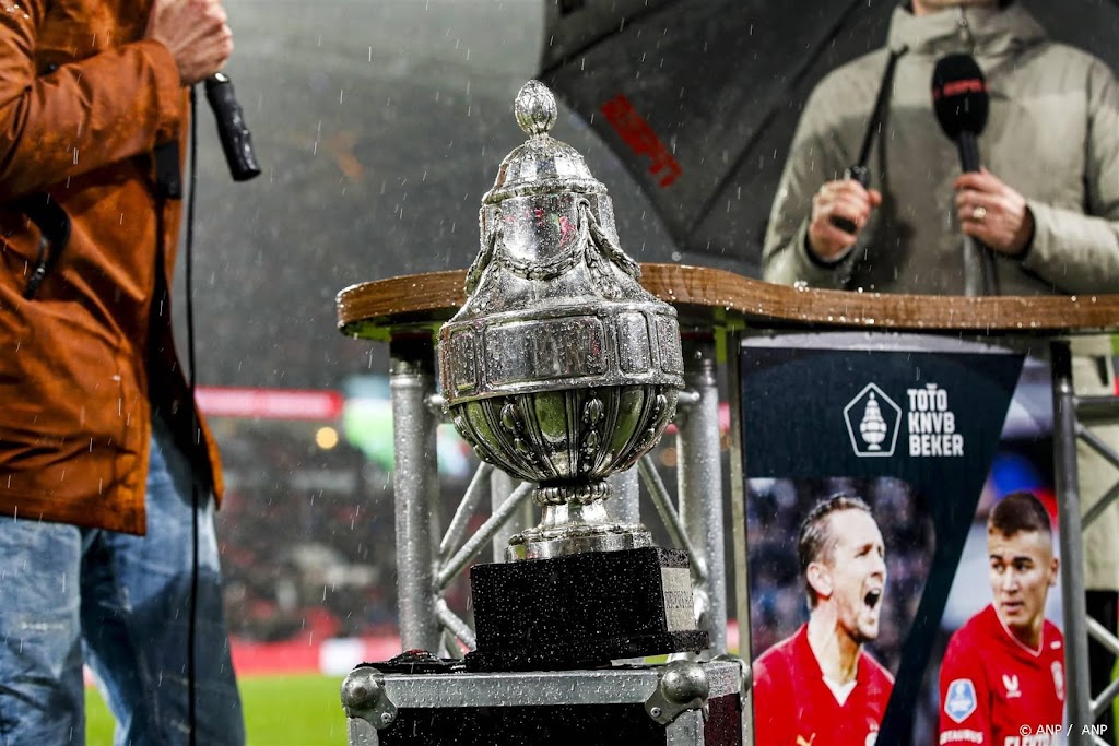 Doorgaan bekerduel PSV - FC Twente door regenval onzeker