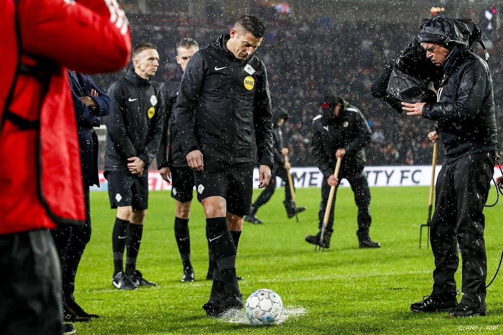 Bekerduel PSV - FC Twente afgelast door onbespeelbaar veld