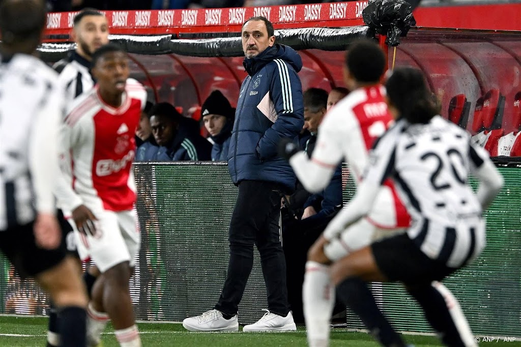 Ajax-trainer Valkanis: dit had niet mogen gebeuren