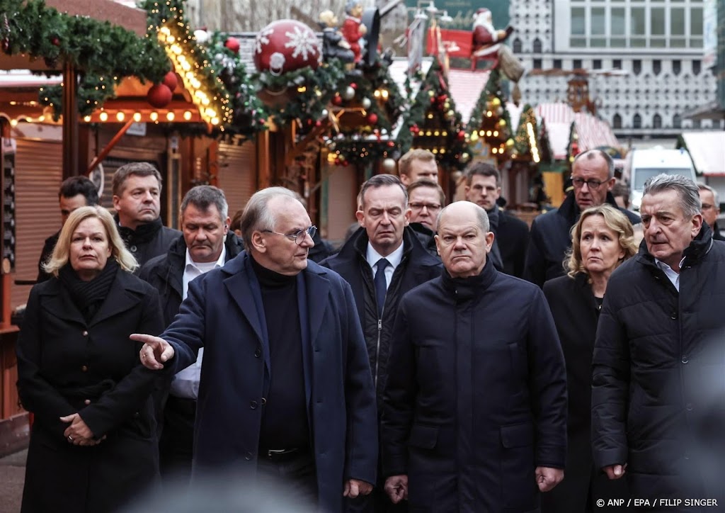 Duitse bondskanselier Scholz bezoekt kerstmarkt Maagdenburg
