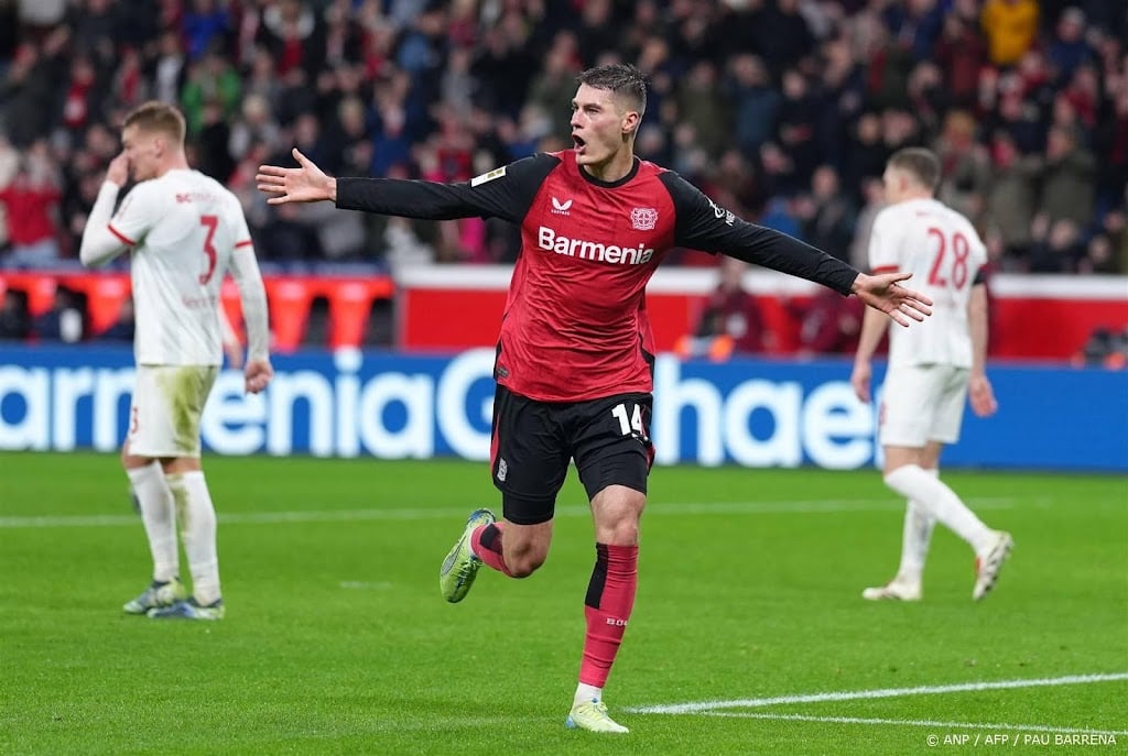 Tsjechische spits Schick scoort vier keer voor winnend Leverkusen