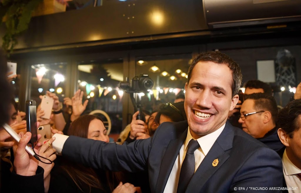Venezolaanse veiligheidstroepen vallen kantoren Guaidó binnen