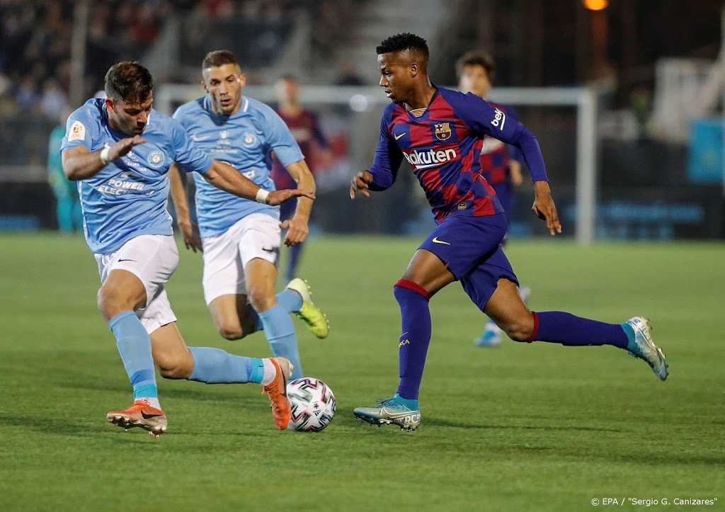 De Jong komt met Barcelona goed weg op Ibiza