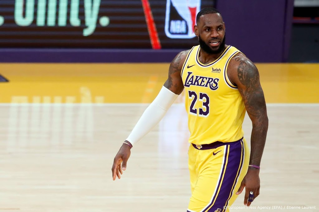 James bezorgt basketballers LA Lakers achtste uitzege op rij