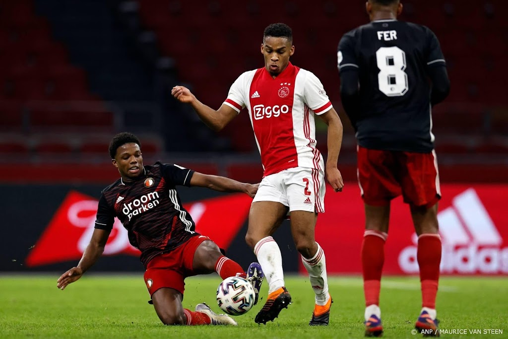 Aanvangstijden voetbalwedstrijden onveranderd tijdens avondklok