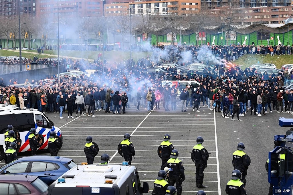 Aanhoudingen voorafgaand aan wedstrijd Feyenoord - Ajax