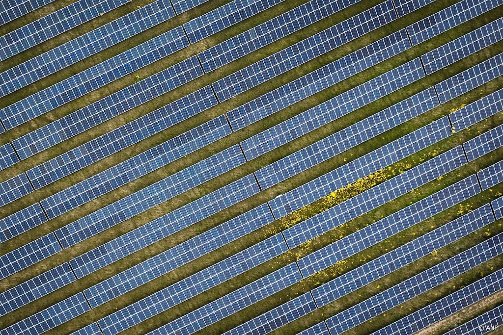 100 miljoen euro voor bouw grootste zonnepark van Nederland