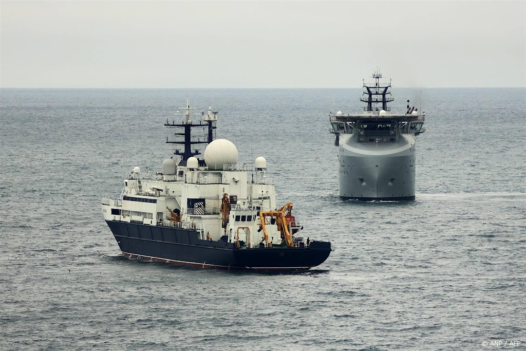 Nederlandse en Britse marine volgen samen Russisch spionageschip