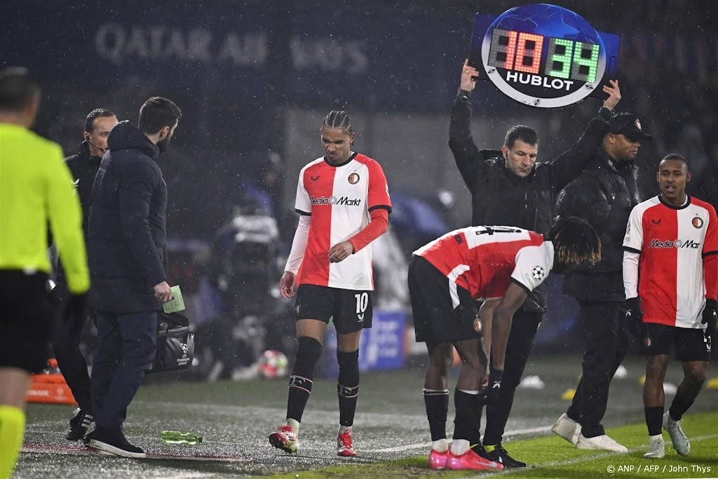 Feyenoord ziet ook Stengs geblesseerd afhaken