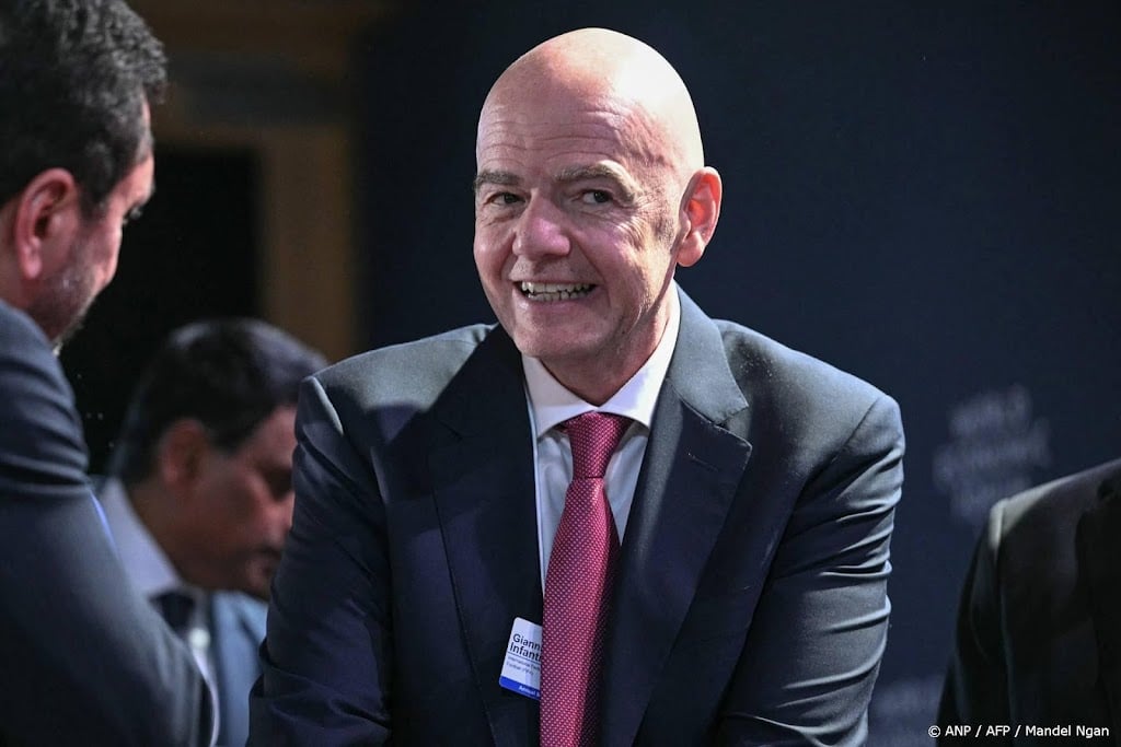 FIFA-baas: Trump reikt wereldbeker uit na finale WK voetbal