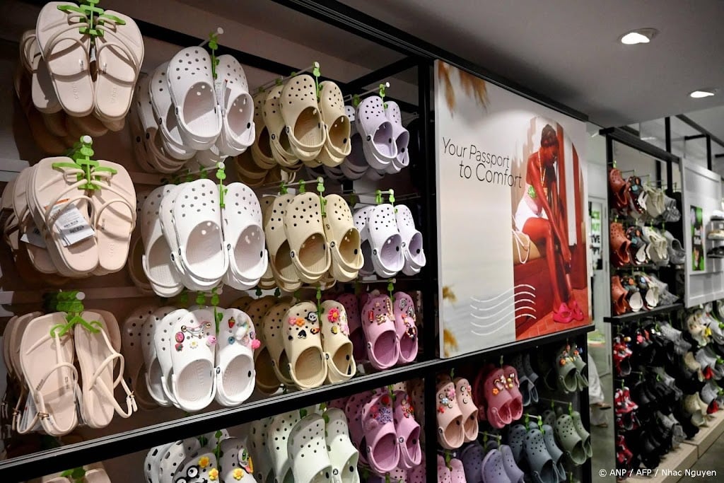 Plasticklompenmaker Crocs wil verkoop aanjagen met LEGO-schoenen