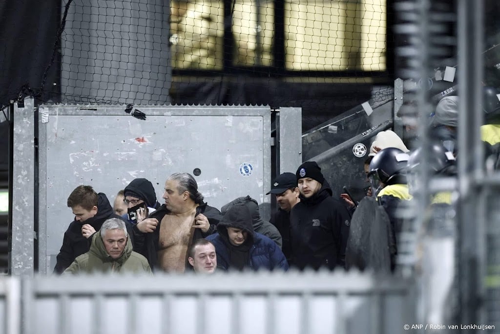 Duel tussen FC Utrecht en KRC Genk 53 minuten later begonnen
