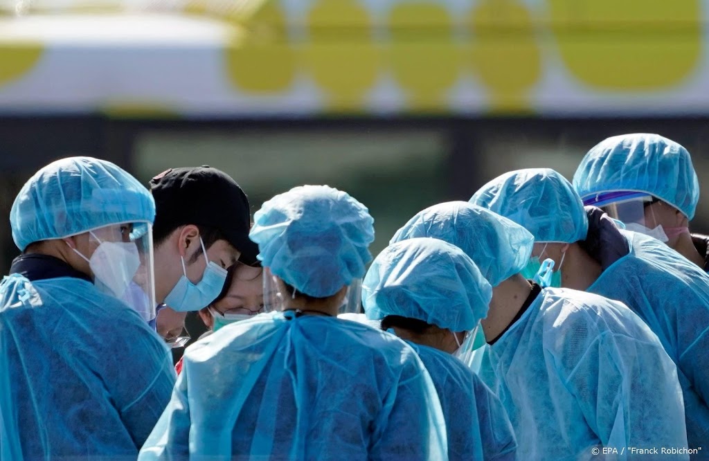 China brengt medisch personeel Wuhan onder in cruiseschepen
