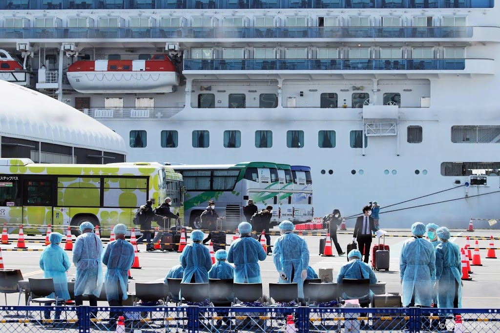 Meer passagiers verlaten 'coronacruiseschip' bij Japan