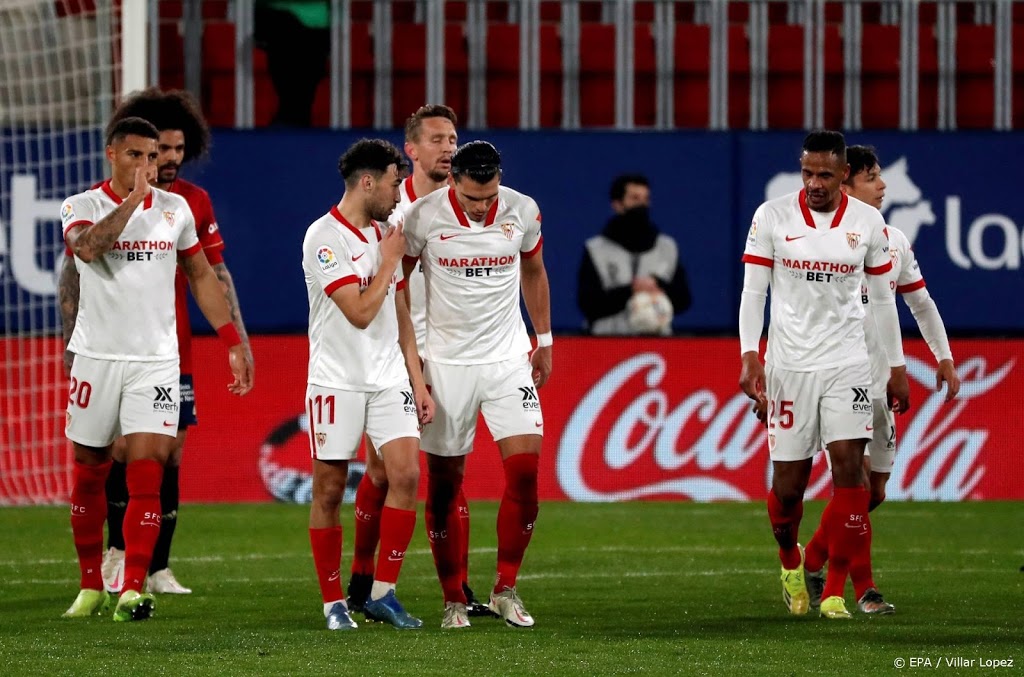 De Jong draagt met prachtige treffer bij aan zege Sevilla