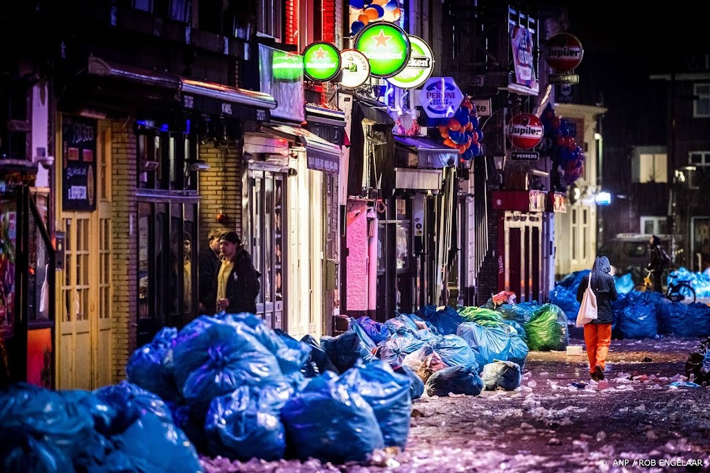 Ondernemers regelen veegmachines in Maastricht om carnavalsafval