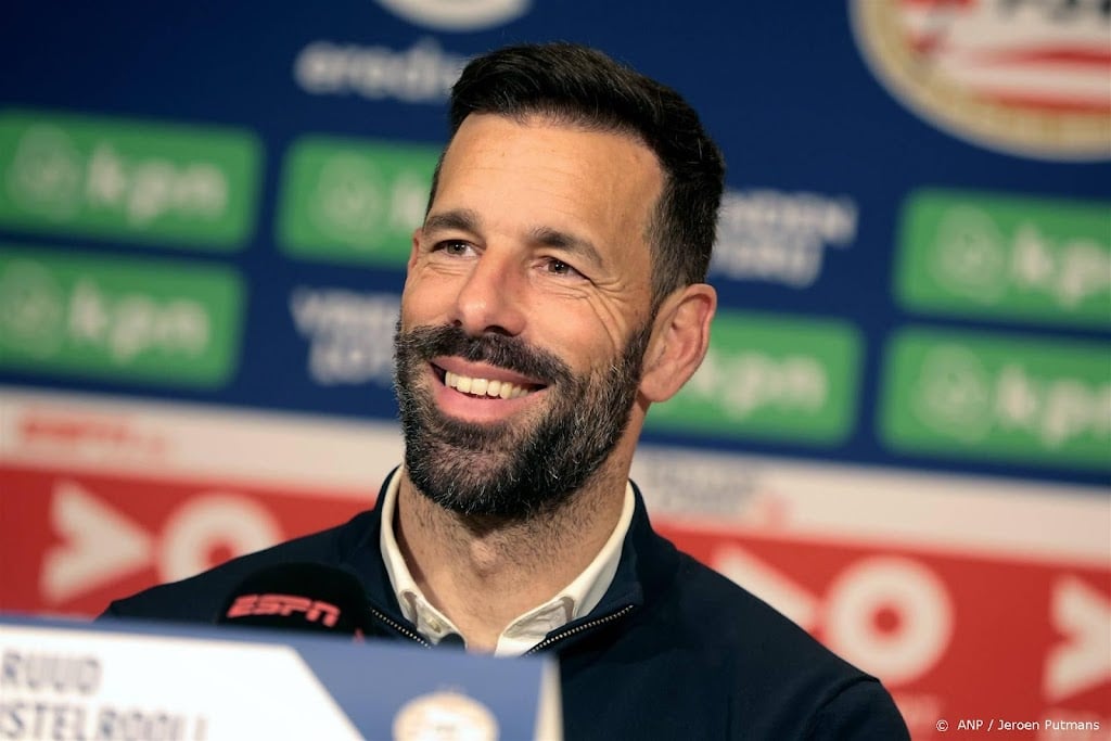 PSV heeft trainer Van Nistelrooij en Sangaré terug tegen Sevilla