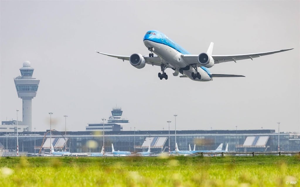 KLM schrapt donderdag 64 vluchten Schiphol door storm Louis