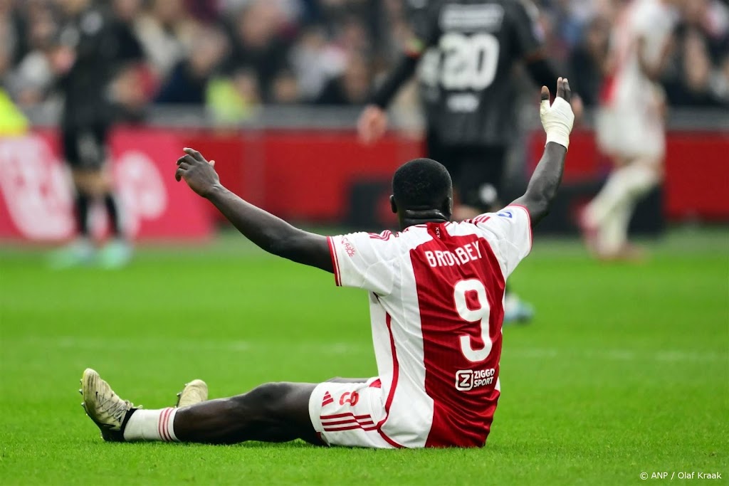 Ajax ziet Brobbey geblesseerd uitvallen tegen Bodø/Glimt 