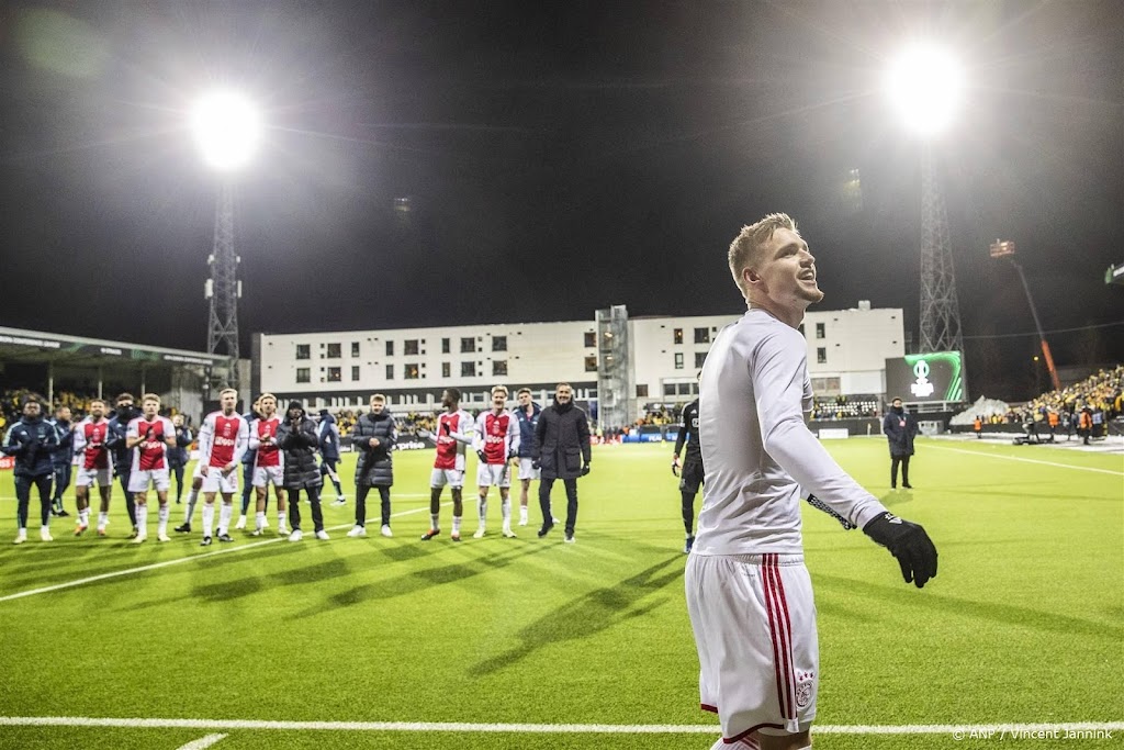 Uitgerekend verguisde Taylor schiet Ajax naar volgende ronde
