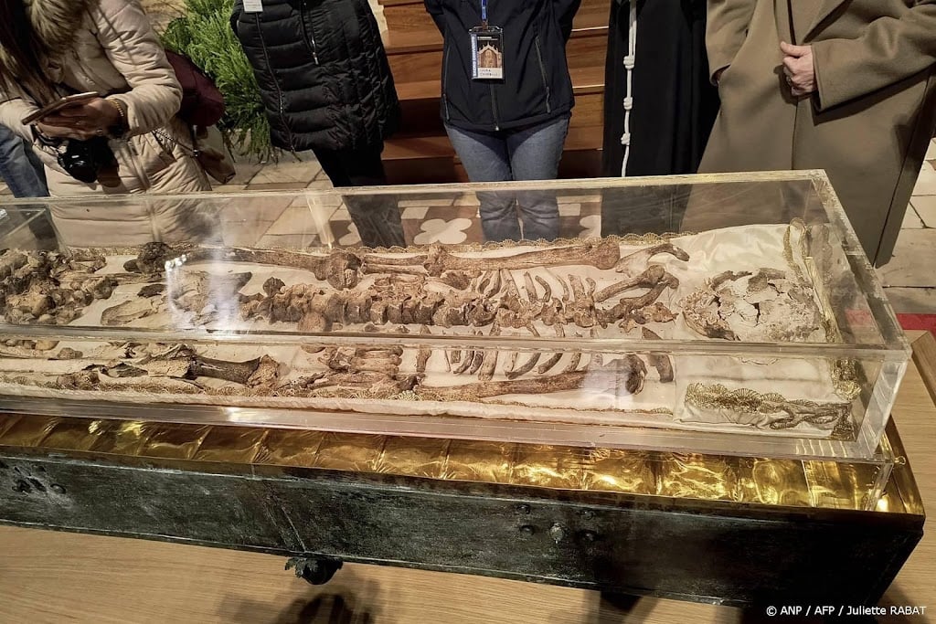 Skelet Sint Franciscus 800 jaar na zijn dood tentoongesteld