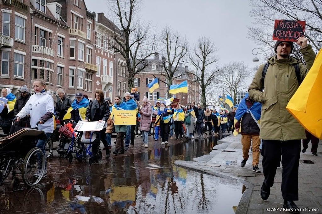 Honderden mensen bij protestmars in Amsterdam om oorlog Oekraïne