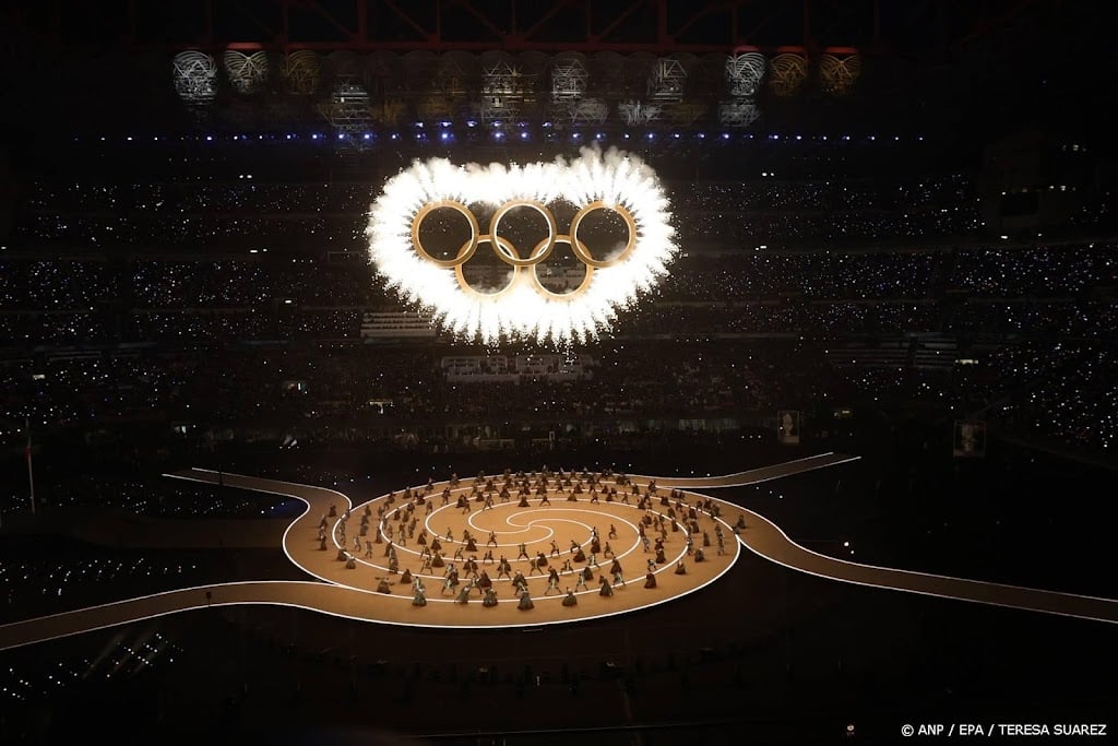 Olympische vlam uit, Milaan geeft Spelen over aan Franse Alpen