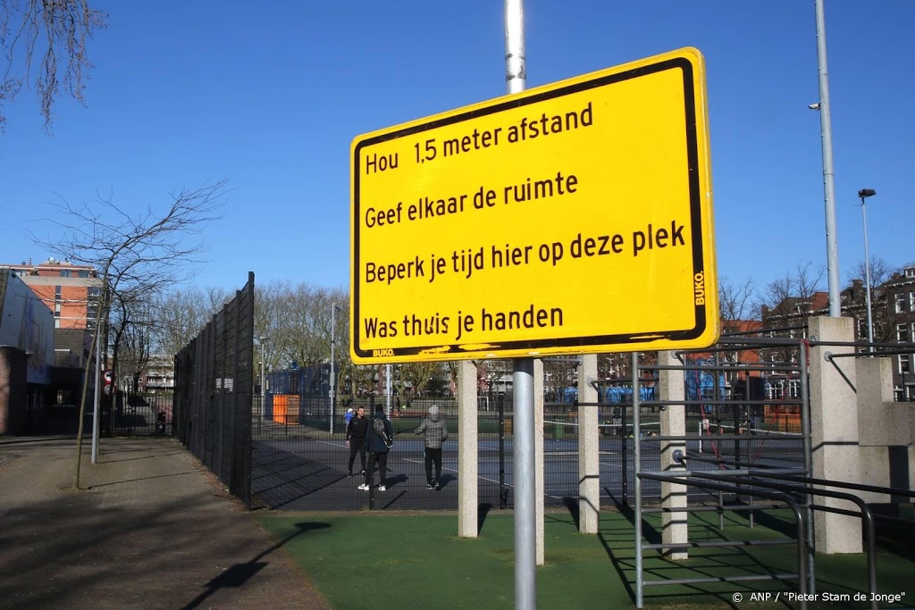 'Binnen 1,5 meter vliegen meeste hoest- en niesdruppels rond'