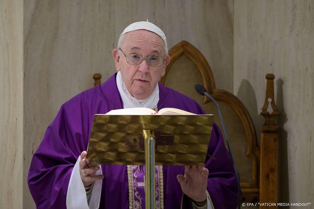Paus geeft speciale zegen Urbi et Orbi tijdens coronacrisis