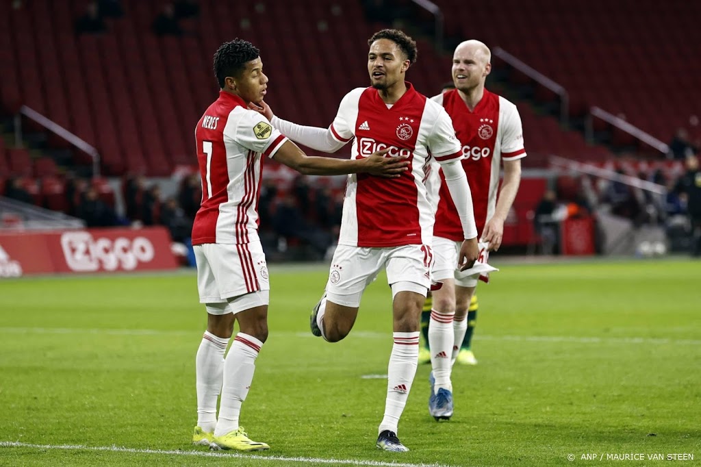 Rensch blinkt uit bij Ajax terwijl Dest scoort voor Barcelona    