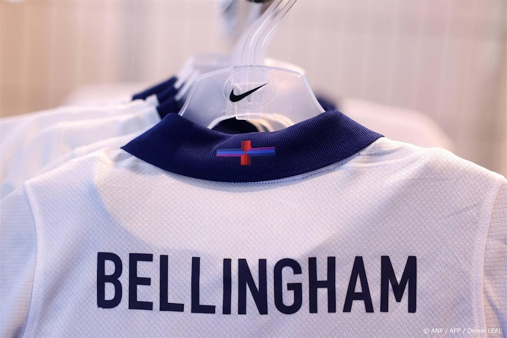 Engelse politici bemoeien zich met nieuwe voetbalshirts