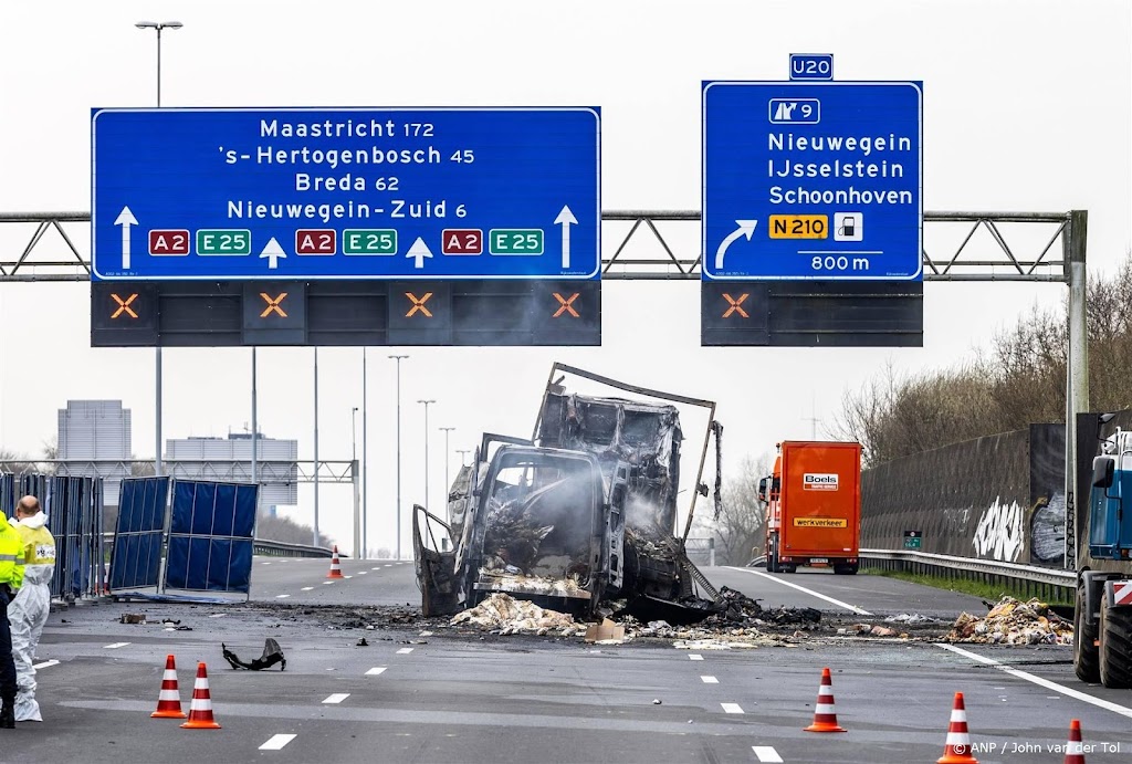 A2 bij Nieuwegein tot begin avond dicht na dodelijk ongeval